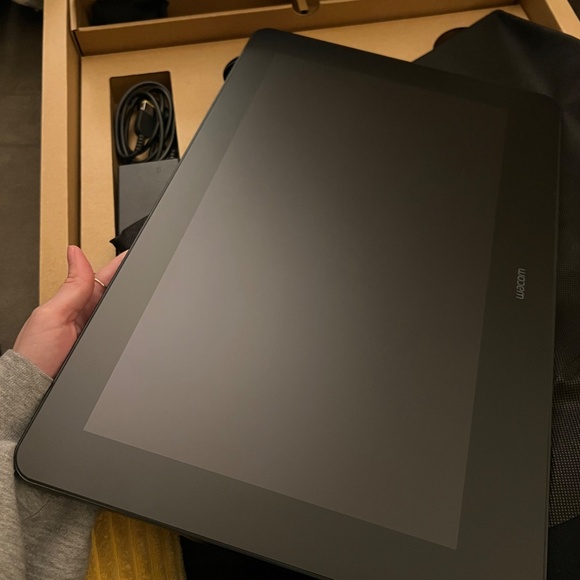 Wacom Cintiq Pro 16 4K Graphic Drawing Monitor with Pen - Picture 7 of 7